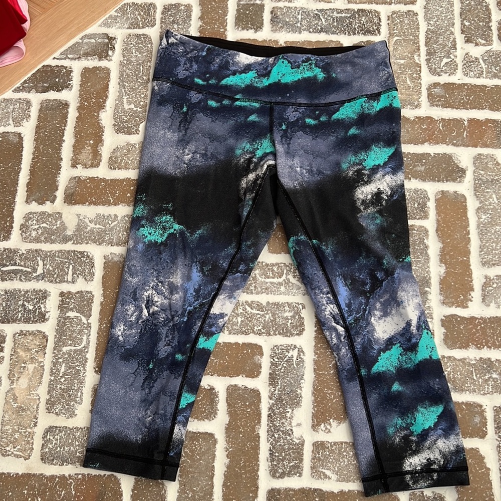 LULULEMON CAPRIS SZ 10 SUPER CUTE